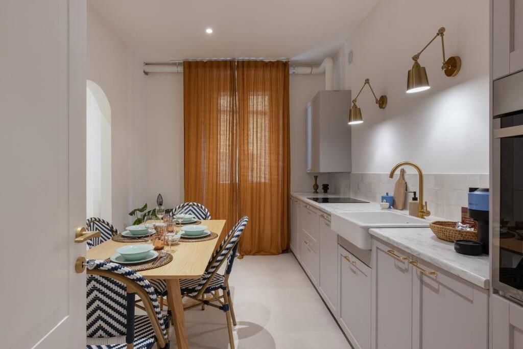 Foscolo 46 - Elegant Family Apartment Terst Exteriér fotografie